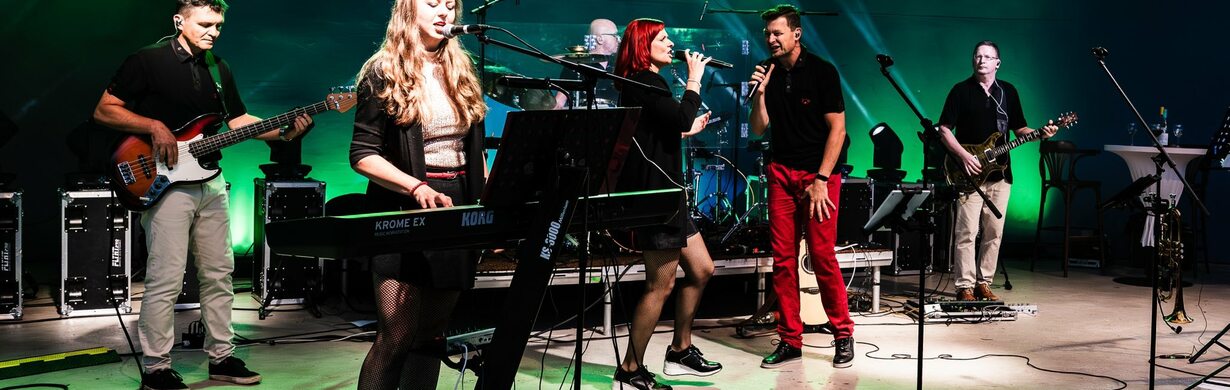 POSVÍCENSKÁ ZÁBAVA VE RTYNI V PODKRKONOŠÍ POSVÍCENSKÁ ZÁBAVA VE RTYNI V PODKRKONOŠÍ