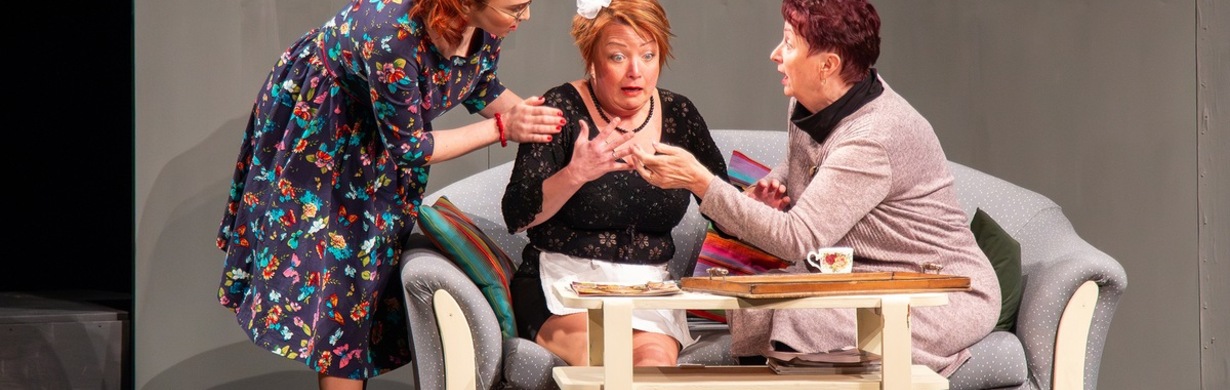 DIVADLO: Osm žen (DS NA TAHU) DIVADLO: Osm žen (DS NA TAHU)