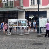 Putovní výstava fotografií zdobí prostor před pražským Palladiem