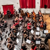 Novoměstská filharmonie přinese koledy a vánoční písně až k vám domů