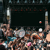 Léto plné festivalů. Kladské pomezí zve na hudbu, divadlo i folklor