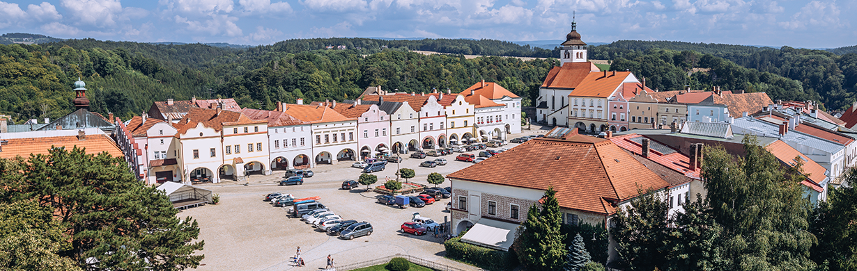 Zažijte podzimní Nové Město nad Metují všemi smysly: Víno, historie i festivalový smích