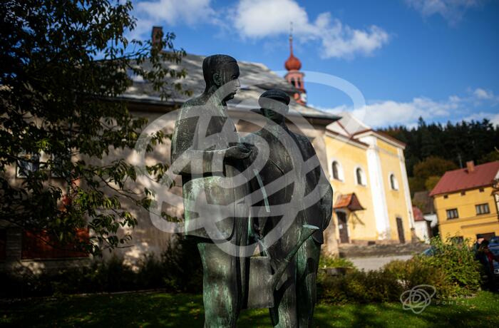 Sousoší bratří Čapků