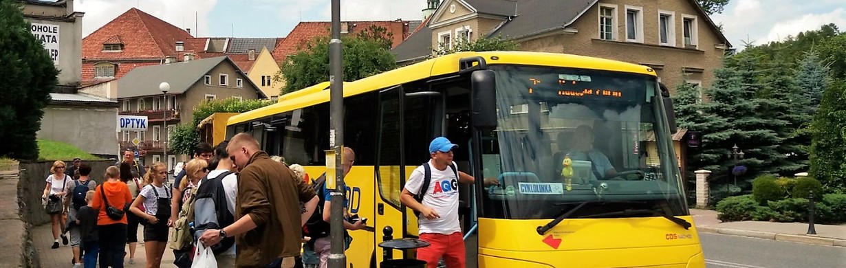 Cyklobusy odjezdily již polovinu své sezony a vozí návštěvníky i do Polska