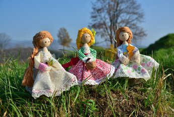 Folklorní panenky
